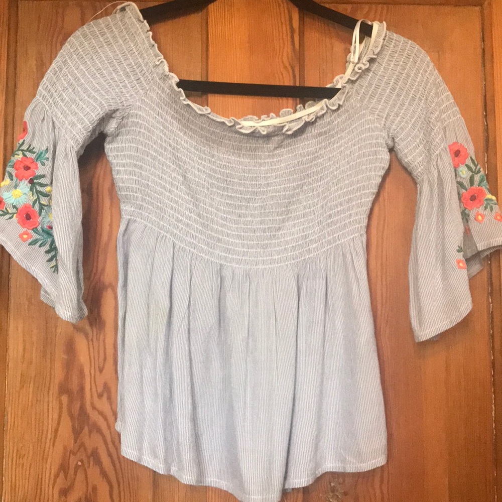 Off the shoulder Hollister top